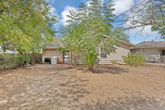 811 Phillips Street, Cleburne, TX 76033