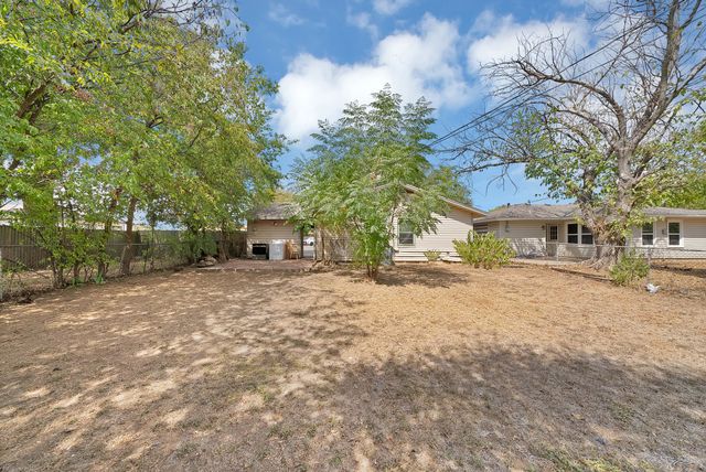 811 Phillips Street, Cleburne, TX 76033