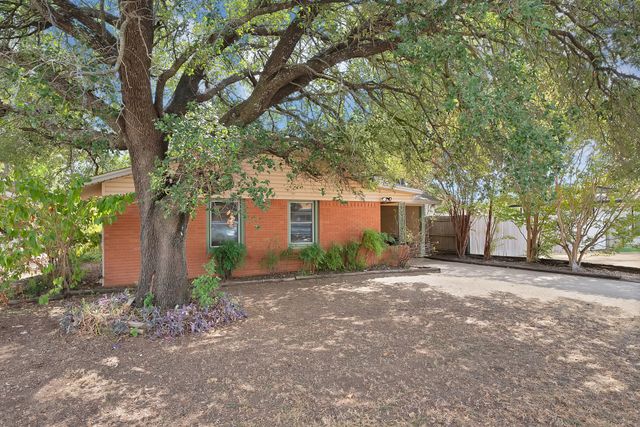 811 Phillips Street, Cleburne, TX 76033