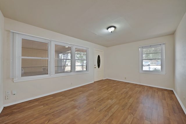811 Phillips Street, Cleburne, TX 76033