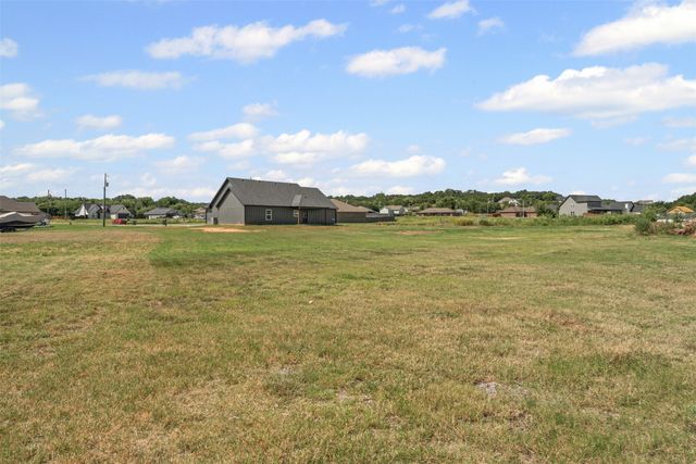 3906 Chippewa Court, Granbury, TX 76048