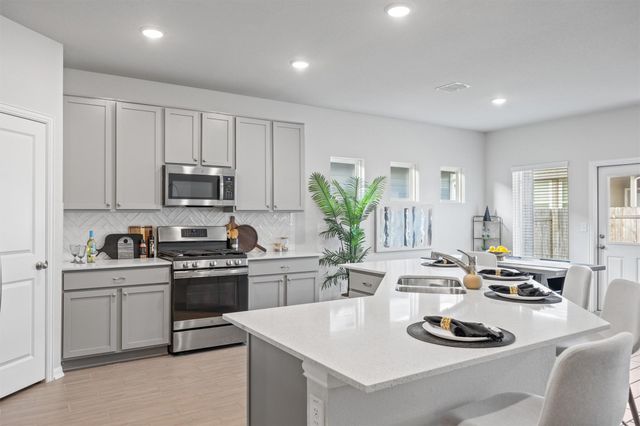 141 Yellowstone DR, Kyle, TX 78640