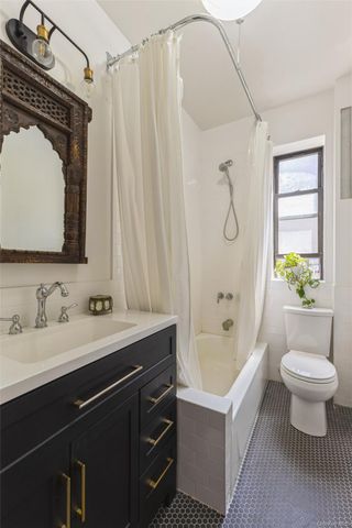 35 Crown 4G, Brooklyn, NY 11225