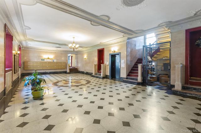 35 Crown 4G, Brooklyn, NY 11225