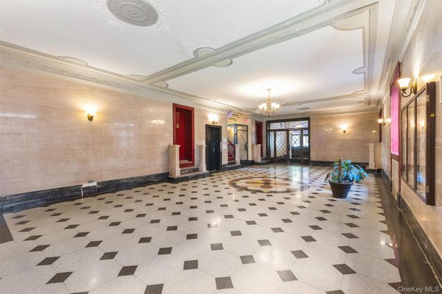 35 Crown 4G, Brooklyn, NY 11225