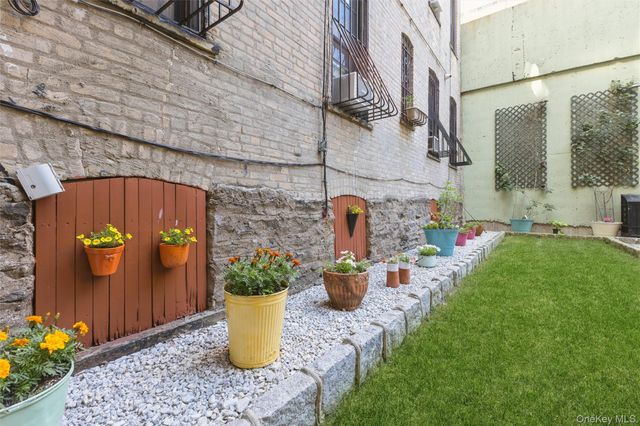 35 Crown 4G, Brooklyn, NY 11225