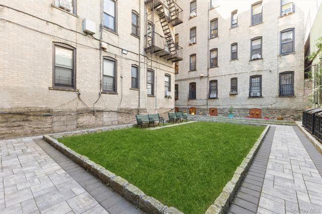 35 Crown 4G, Brooklyn, NY 11225