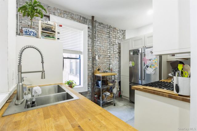 35 Crown 4G, Brooklyn, NY 11225