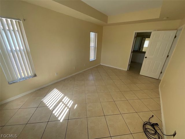 4005 1st ST SW, Lehigh Acres, FL 33976