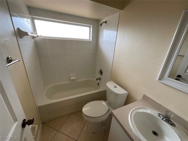 4005 1st ST SW, Lehigh Acres, FL 33976