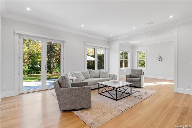 79 Farmview Road, Port Washington, NY 11050
