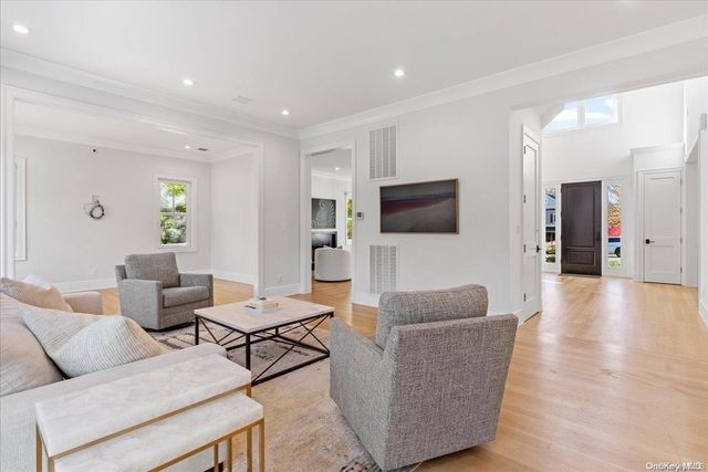 79 Farmview Road, Port Washington, NY 11050
