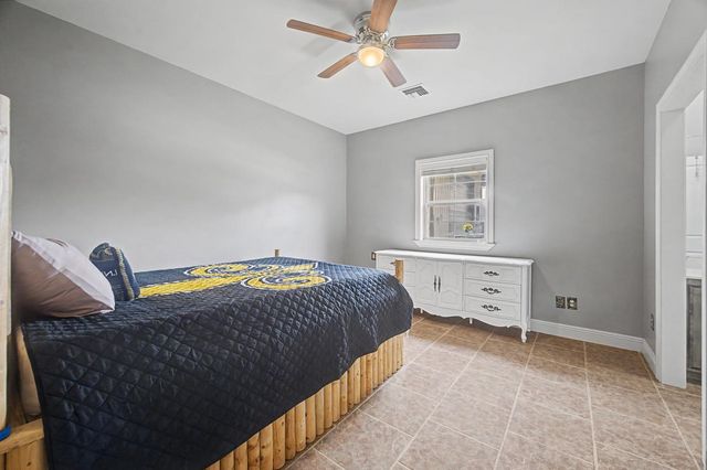 208 Live Oak Dr, Thibodaux, LA 70301