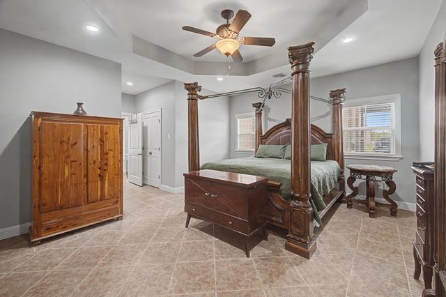 208 Live Oak Dr, Thibodaux, LA 70301