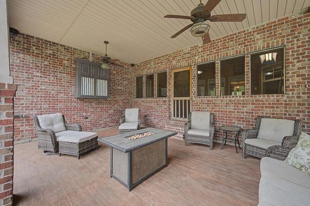 208 Live Oak Dr, Thibodaux, LA 70301