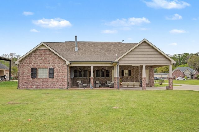 208 Live Oak Dr, Thibodaux, LA 70301