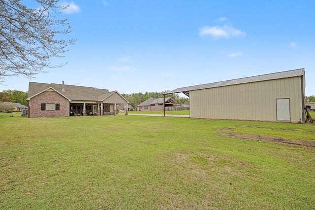 208 Live Oak Dr, Thibodaux, LA 70301