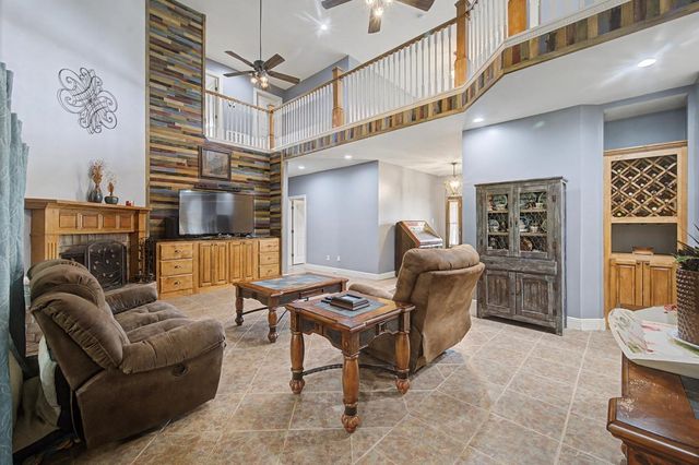 208 Live Oak Dr, Thibodaux, LA 70301