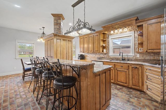 208 Live Oak Dr, Thibodaux, LA 70301