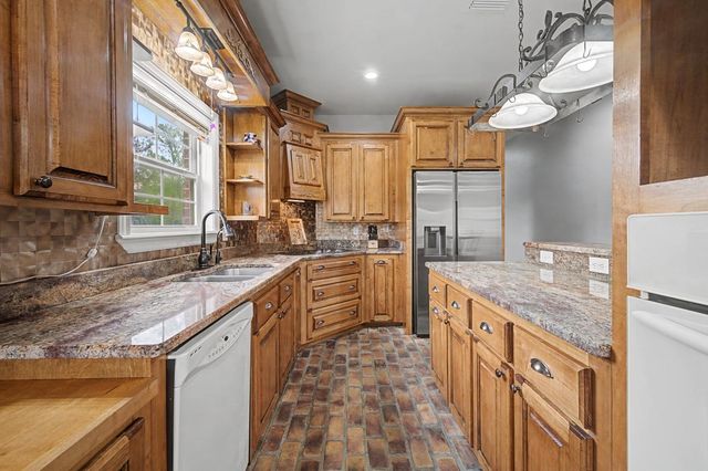 208 Live Oak Dr, Thibodaux, LA 70301