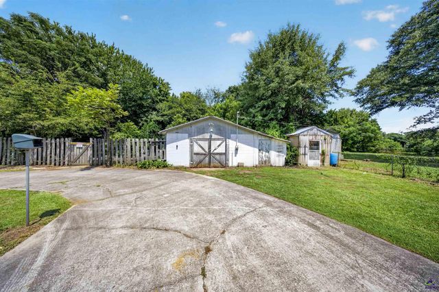 163 White Rd, Byron, GA 31008