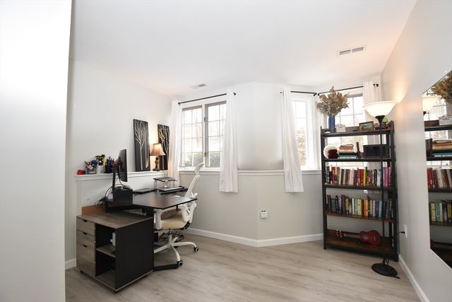 206 Tall Oaks Dr L, Weymouth, MA 02190