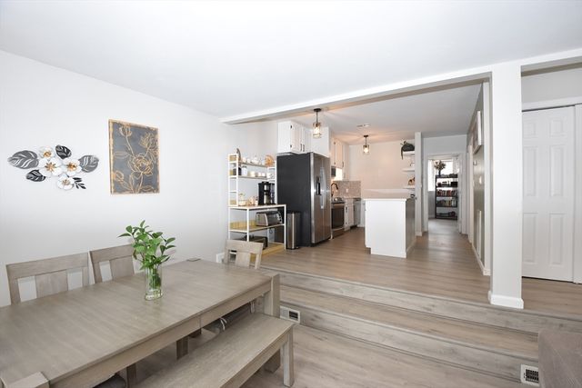 206 Tall Oaks Dr L, Weymouth, MA 02190