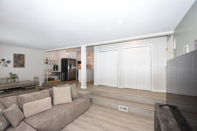 206 Tall Oaks Dr L, Weymouth, MA 02190