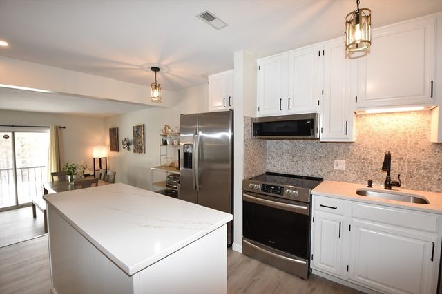 206 Tall Oaks Dr L, Weymouth, MA 02190