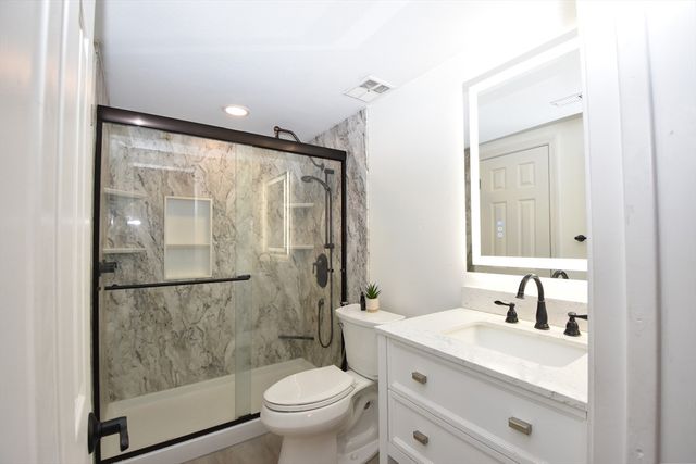 206 Tall Oaks Dr L, Weymouth, MA 02190