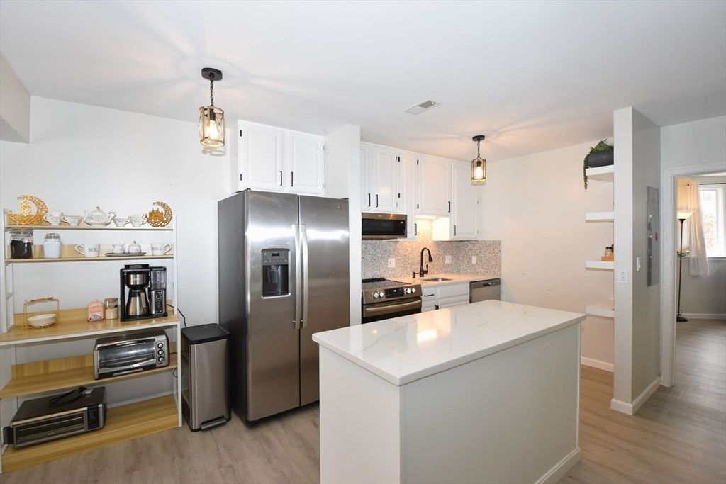 206 Tall Oaks Dr L, Weymouth, MA 02190