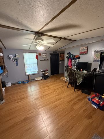 160 Oak Dr, Beechgrove, TN 37018
