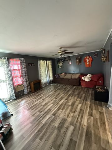 160 Oak Dr, Beechgrove, TN 37018
