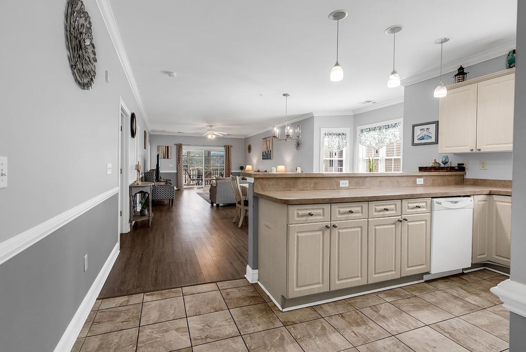 4861 Luster Leaf Cir Apt 305, Myrtle Beach, SC 29577 — photo 2