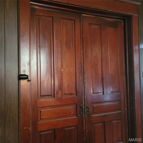 1220 Main Street, Alton, IL 62002