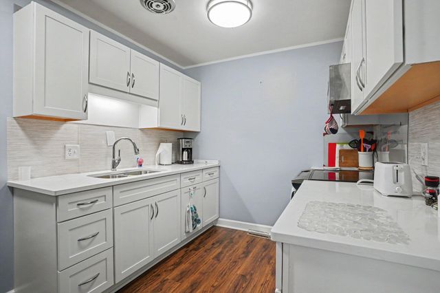 1249 Lakeshore Drive 115, Muskegon City, MI 49441