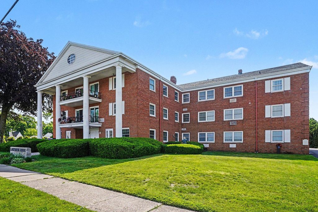 1249 Lakeshore Drive 115, Muskegon City, MI 49441