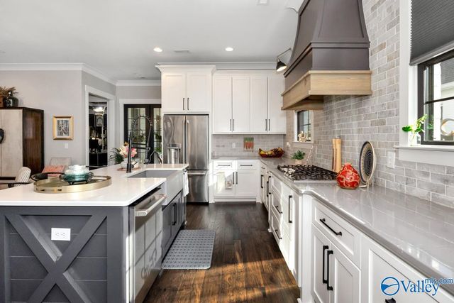 112 Bishop Bend Drive, Huntsville, AL 35806