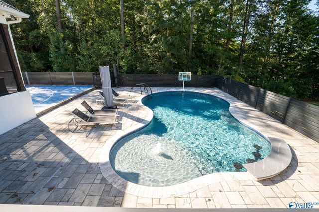 112 Bishop Bend Drive, Huntsville, AL 35806