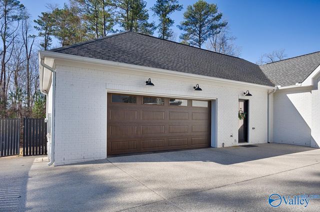 112 Bishop Bend Drive, Huntsville, AL 35806