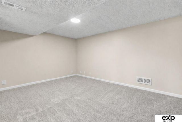 6521 S 139Th Avenue Circle, Omaha, NE 68137