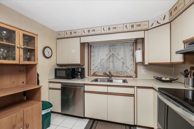 5 Tsienneto Rd Unit 47, Derry, NH 03038