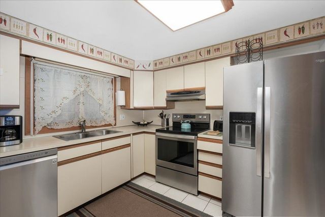 5 Tsienneto Rd Unit 47, Derry, NH 03038