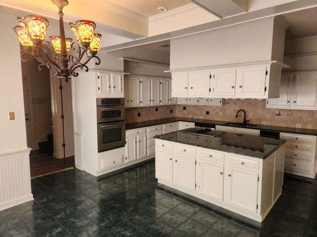 2495 YESTER OAKS DR, Germantown, TN 38139