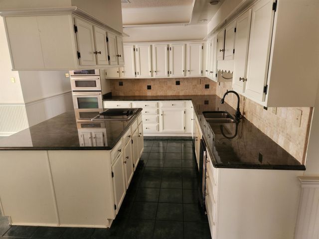 2495 YESTER OAKS DR, Germantown, TN 38139