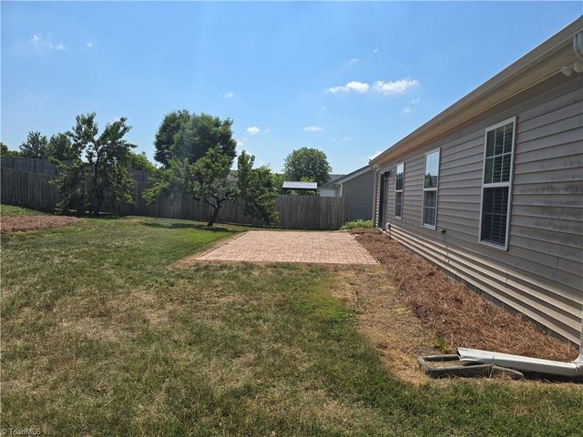 544 Lake Way, Kernersville, NC 27284