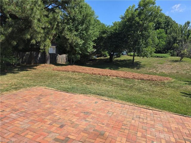 544 Lake Way, Kernersville, NC 27284