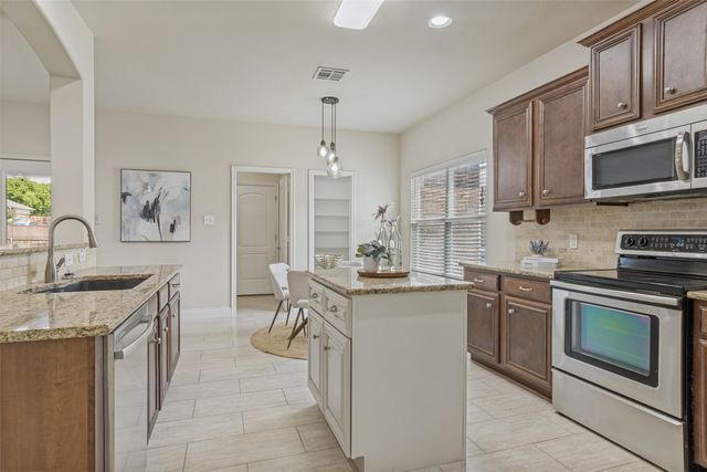 1136 Hidden Lakes Way, Rockwall, TX 75087