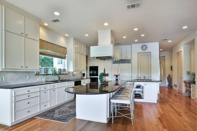 6940 Laurel Valley Drive, Fort Worth, TX 76132