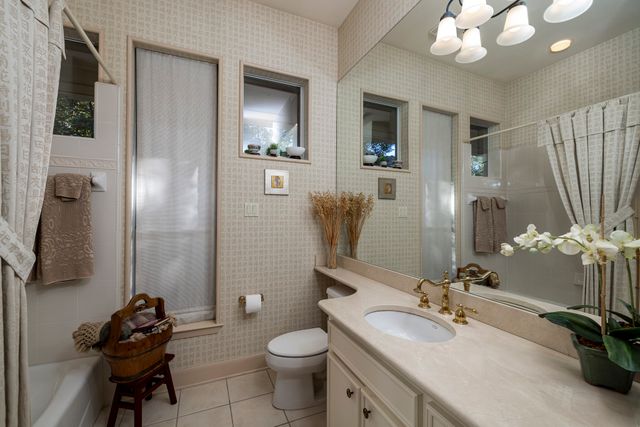 6940 Laurel Valley Drive, Fort Worth, TX 76132